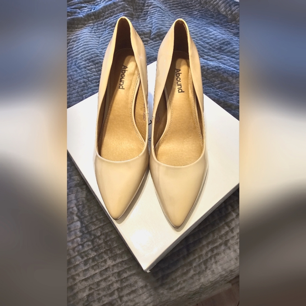 Abound patent leather  pump heels size 8.5